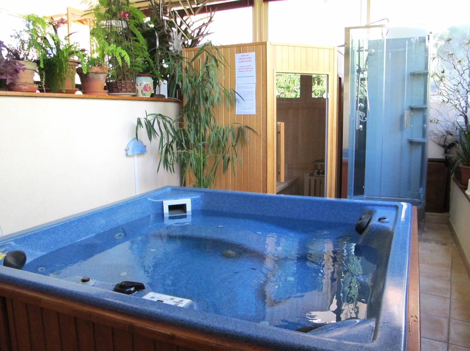 Grande maison de village avec 3 gites Bord de rivière Ardèche  