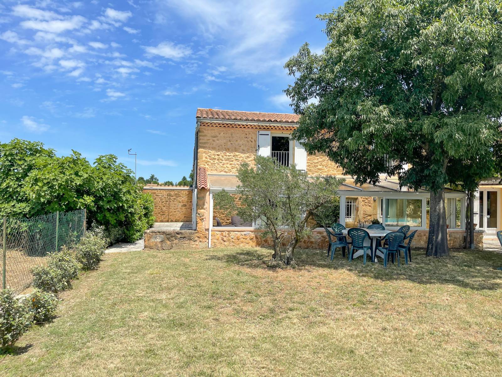 A vendre mas de caractère Suze la rousse campagne 