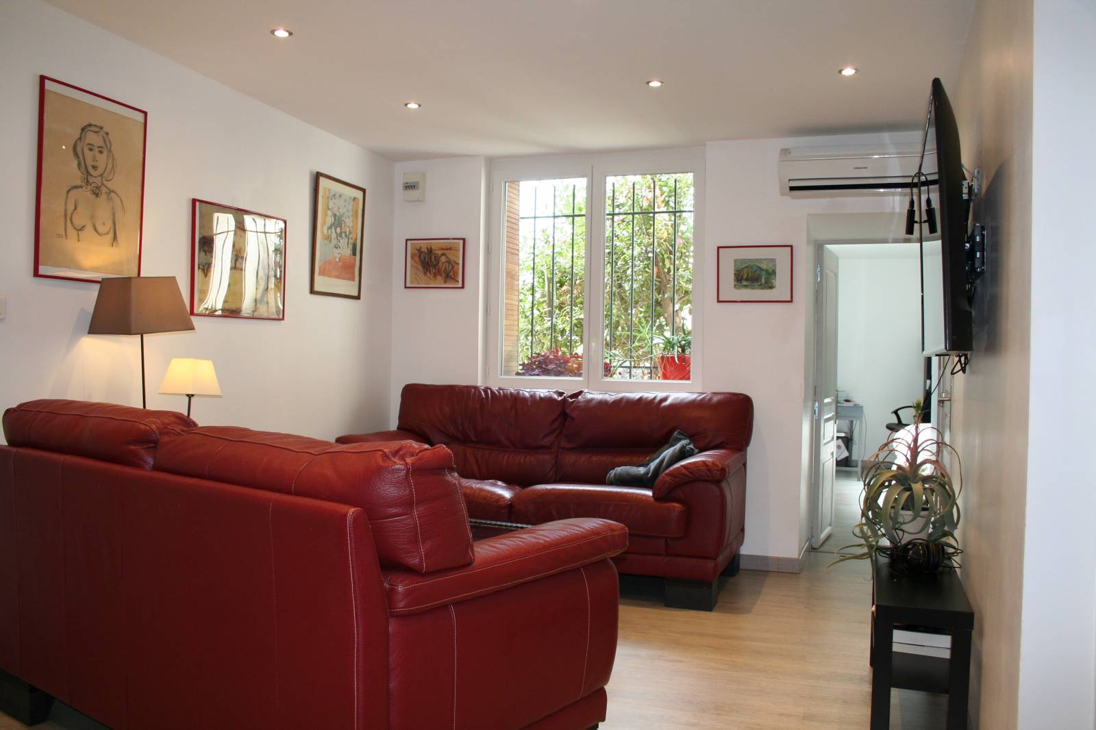 Grande maison de village avec 3 gites Bord de rivière Ardèche  