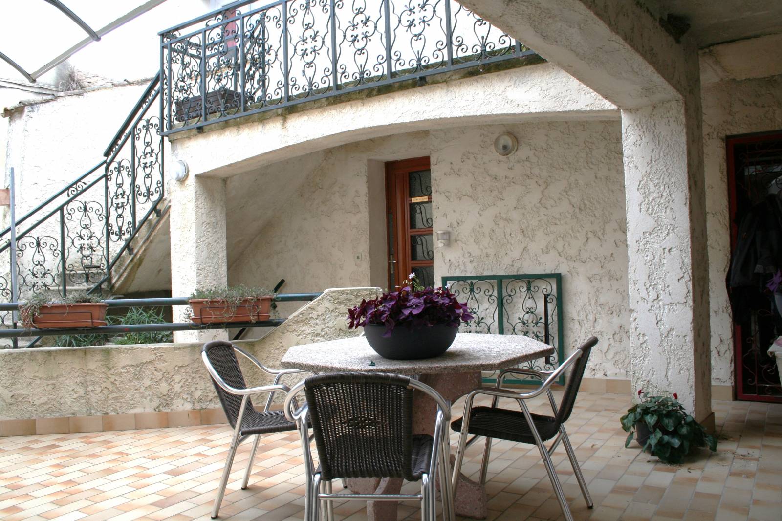 Grande maison de village avec 3 gites Bord de rivière Ardèche  