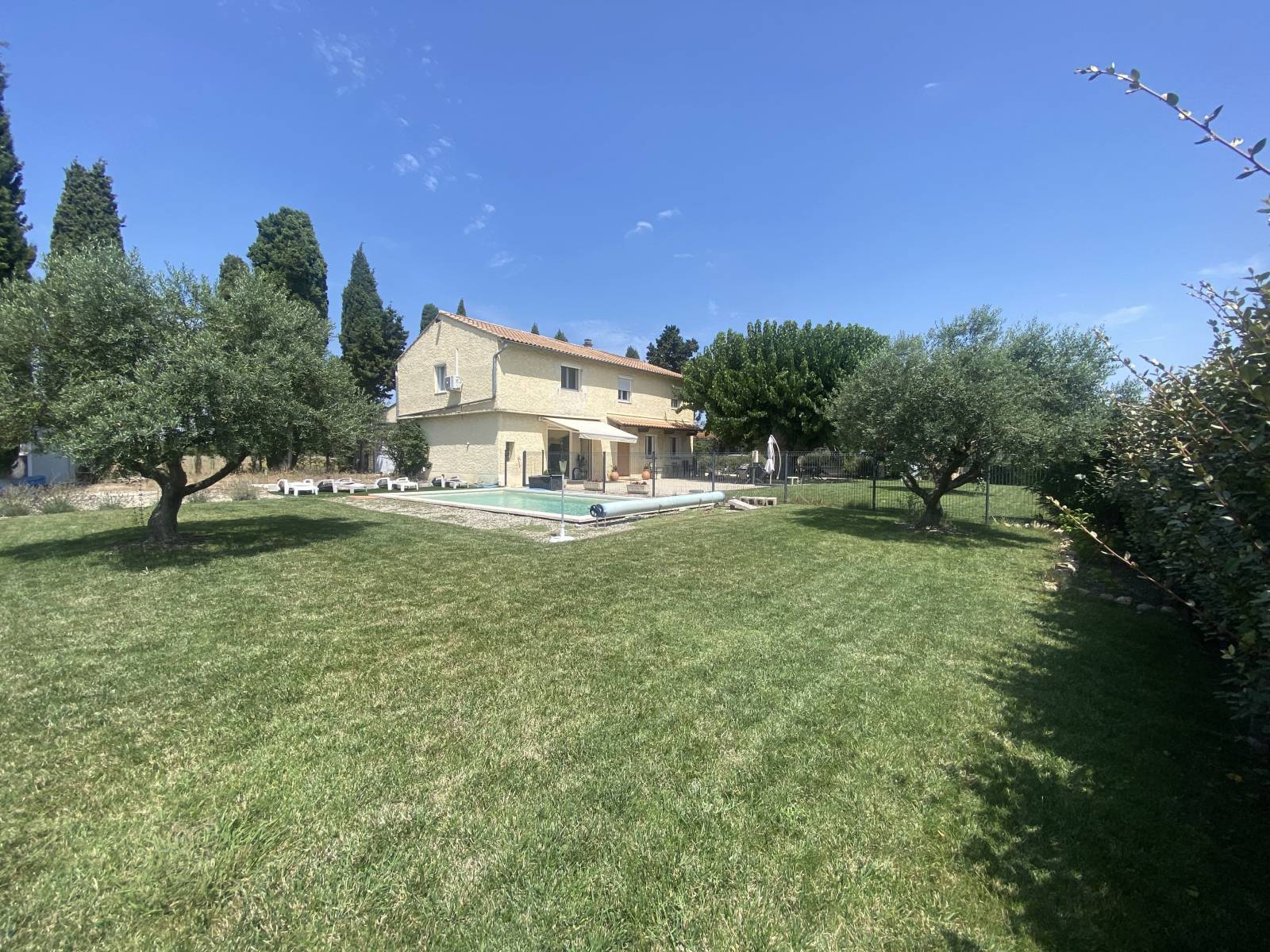 Maison de caractère à Rochegude en Drôme Provençale Vignes, Oliviers, chênes truffiers...
