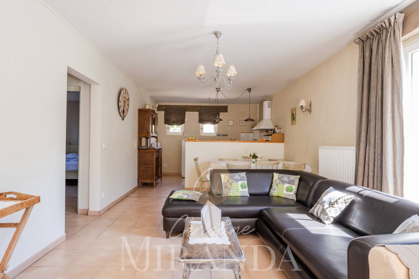 A vendre dans copropriété , appartement en rdc avec terrasse privative Secteur Montélimar  