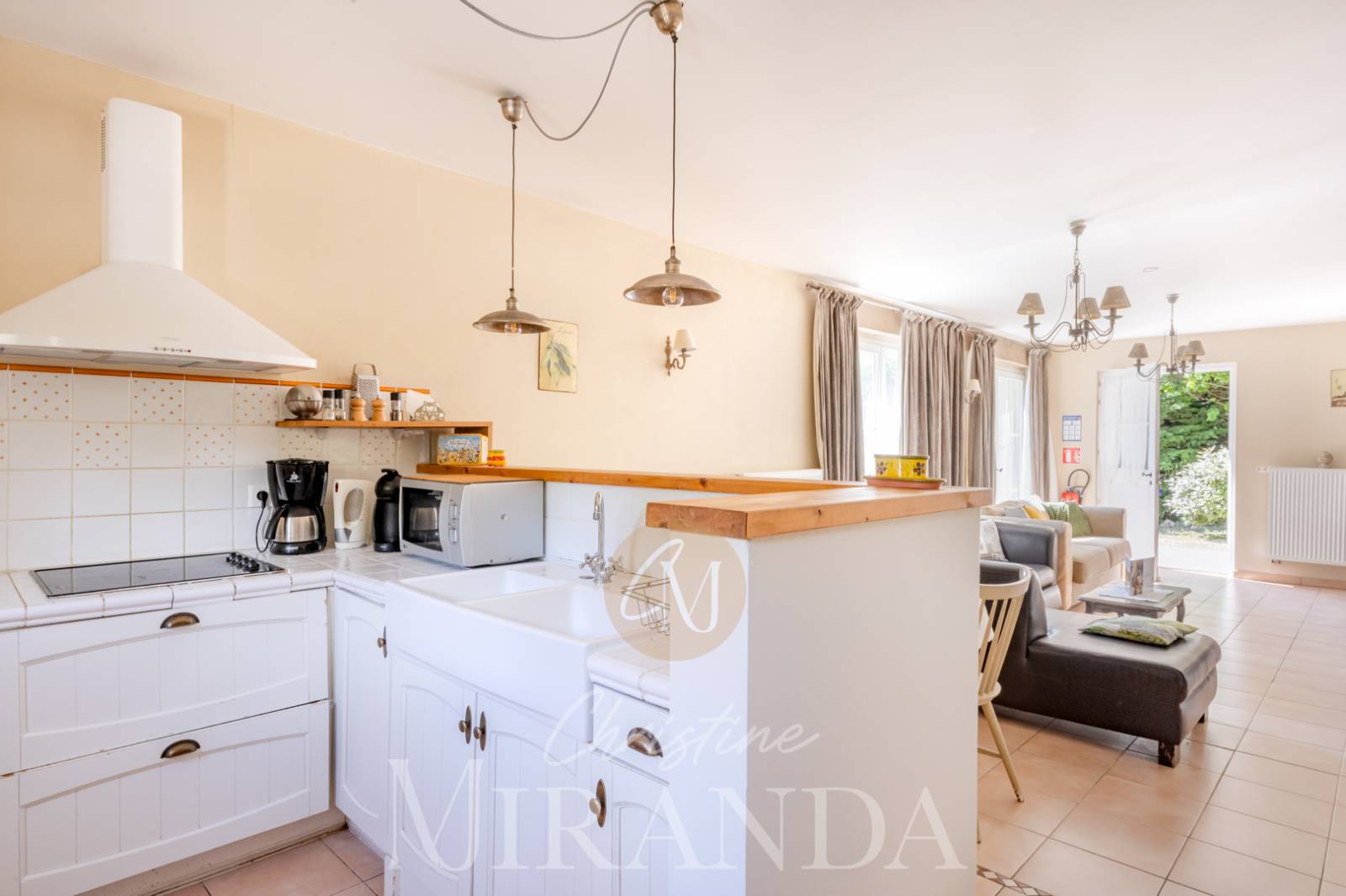 A vendre dans copropriété , appartement en rdc avec terrasse privative Secteur Montélimar  