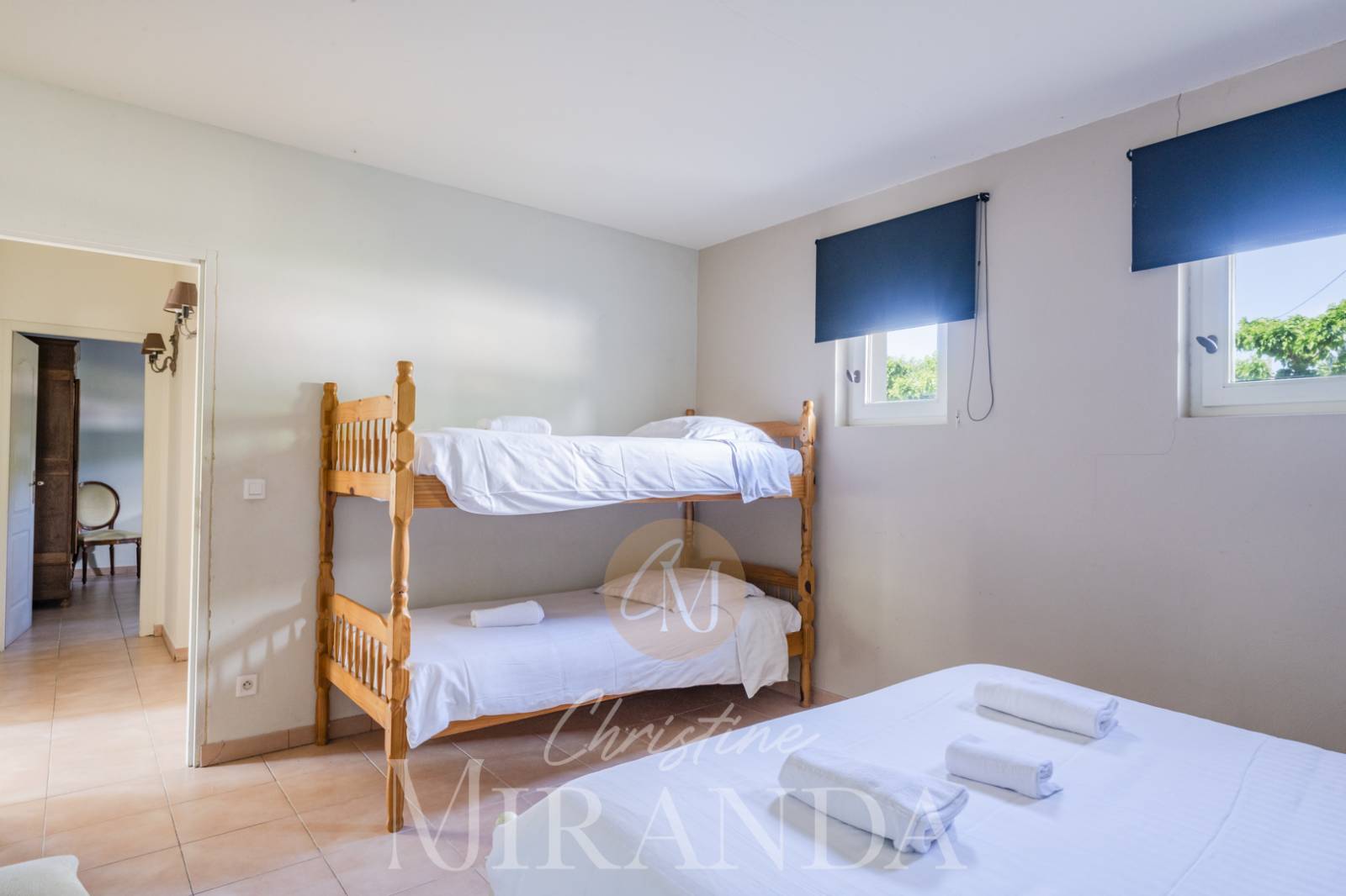 A vendre dans copropriété , appartement en rdc avec terrasse privative Secteur Montélimar  