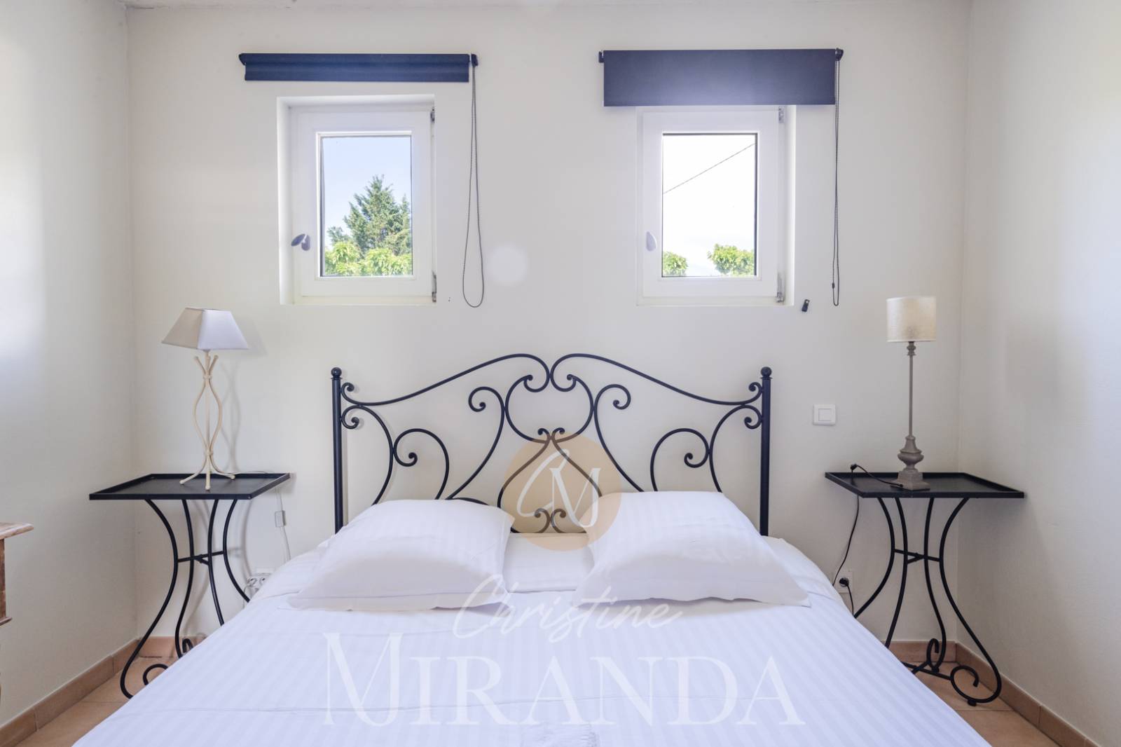 A vendre dans copropriété , appartement en rdc avec terrasse privative Secteur Montélimar  