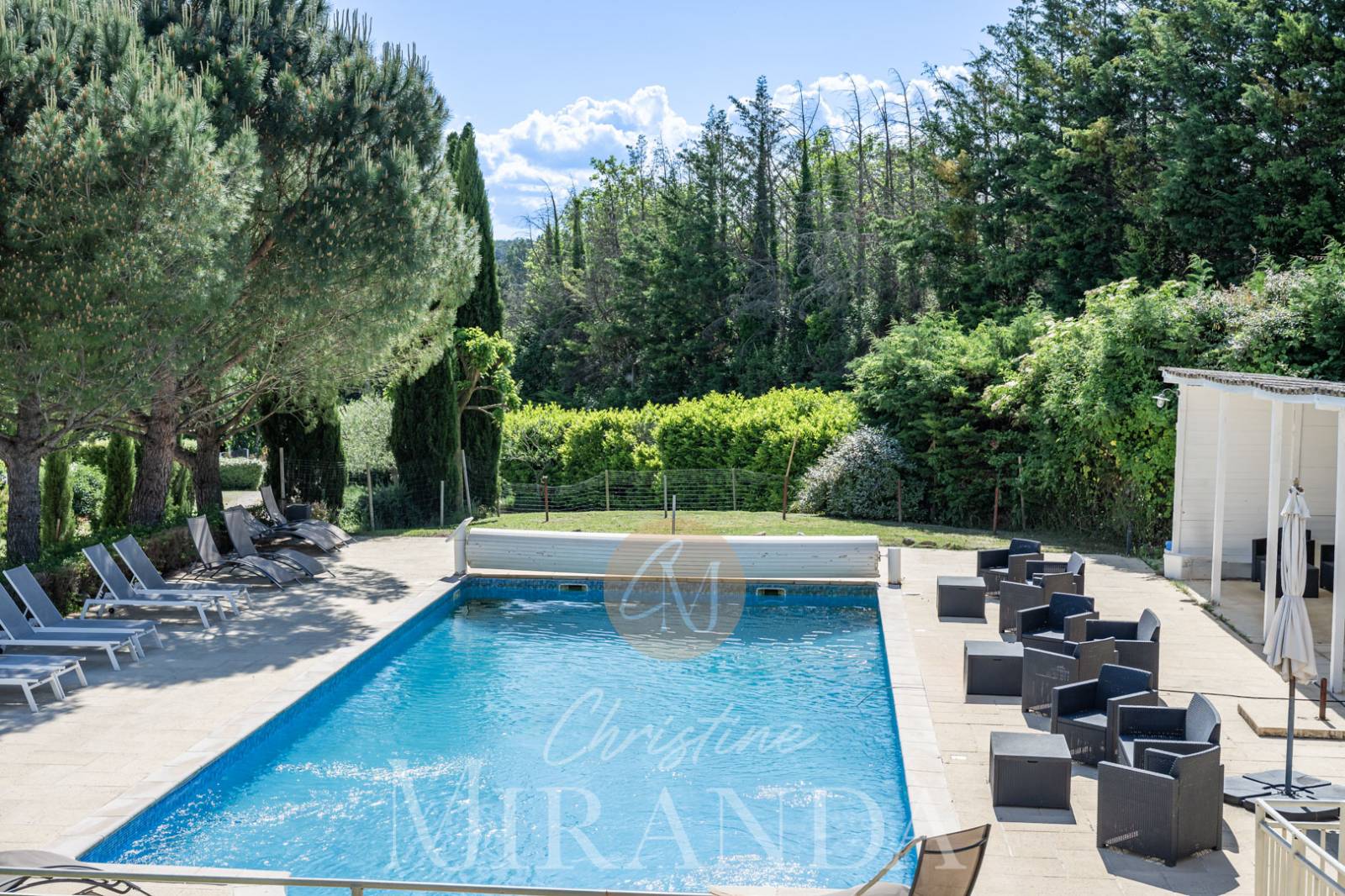 Vivre à la campagne, dans une résidence avec des espaces communs Allan  