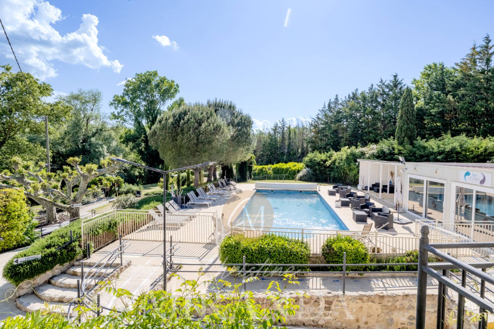 A vendre bel appartement dans copropriété avec piscine, sauna et espaces verts Allan campagne 