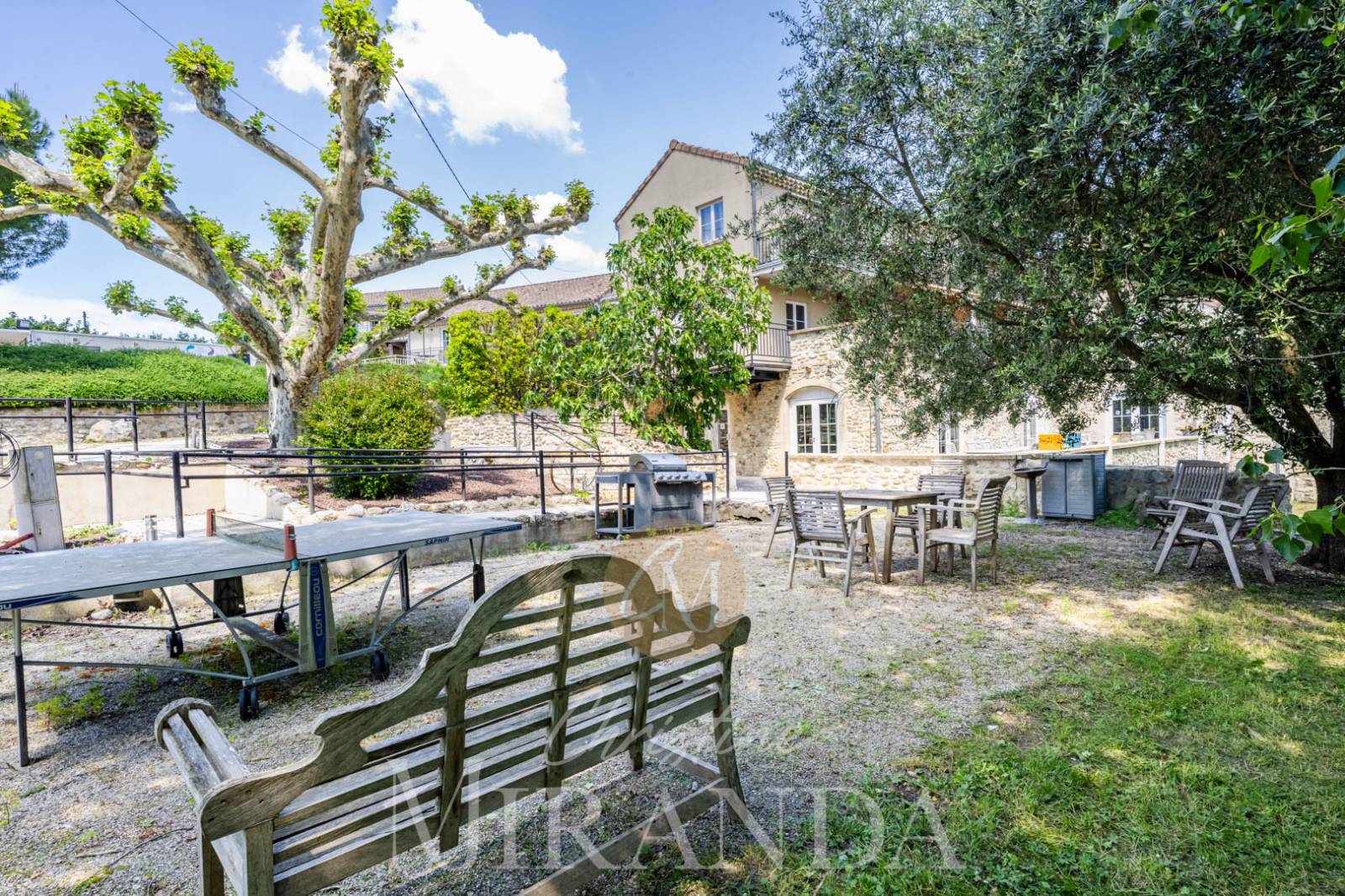 A vendre dans copropriété , appartement en rdc avec terrasse privative Secteur Montélimar  