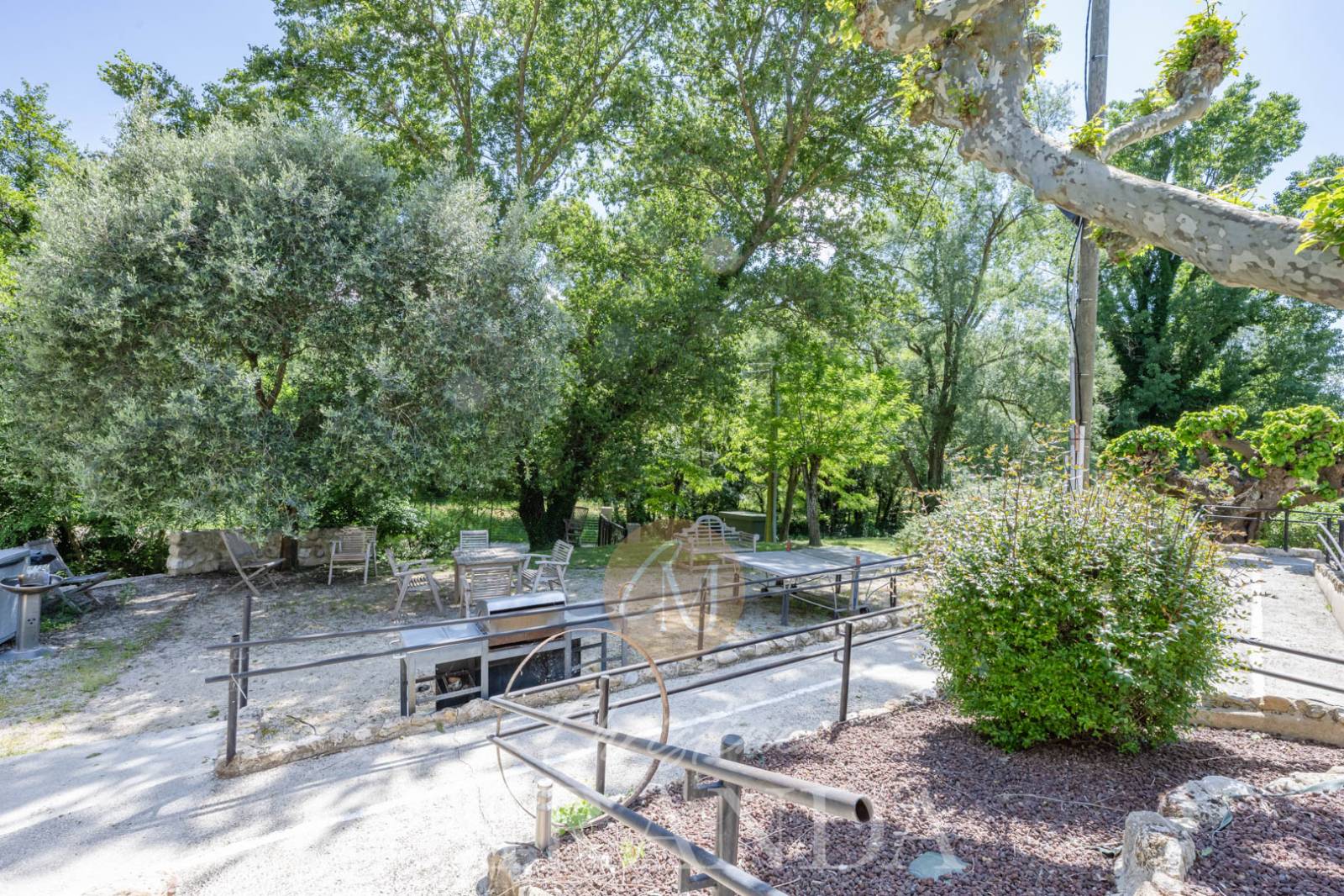 A vendre dans copropriété , appartement en rdc avec terrasse privative Secteur Montélimar  