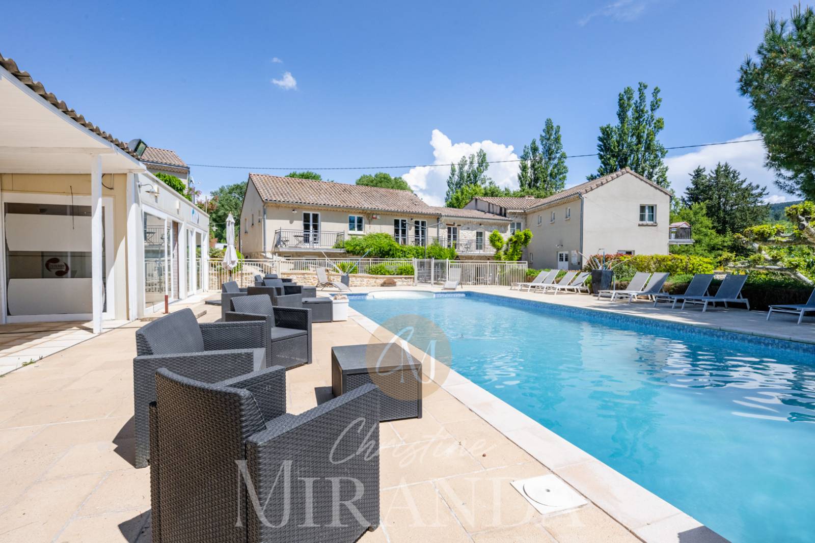 Vivre à la campagne, dans une résidence avec des espaces communs Allan  