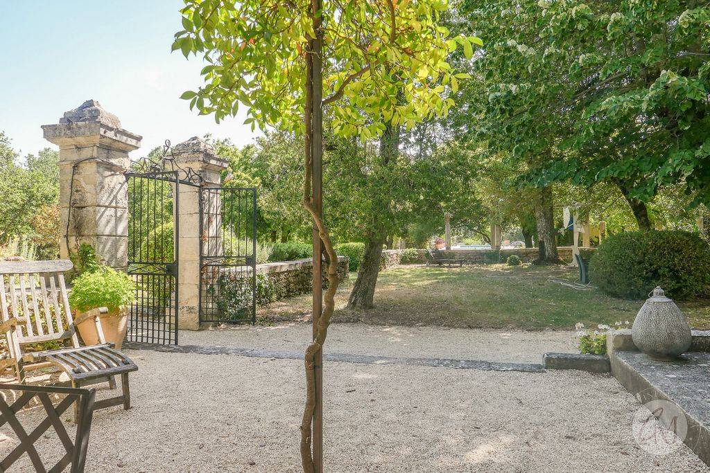 A vendre, Maison de Maître Grignan Drôme Provençale Une adresse unique