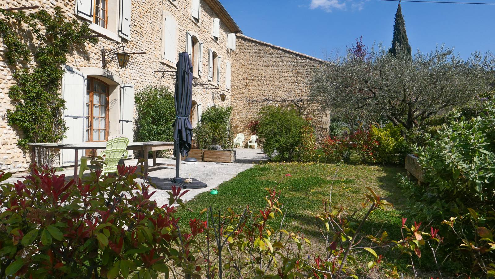 A vendre,  Domaine viticole opérationnel Enclave des Papes  CERTIFIE BIO