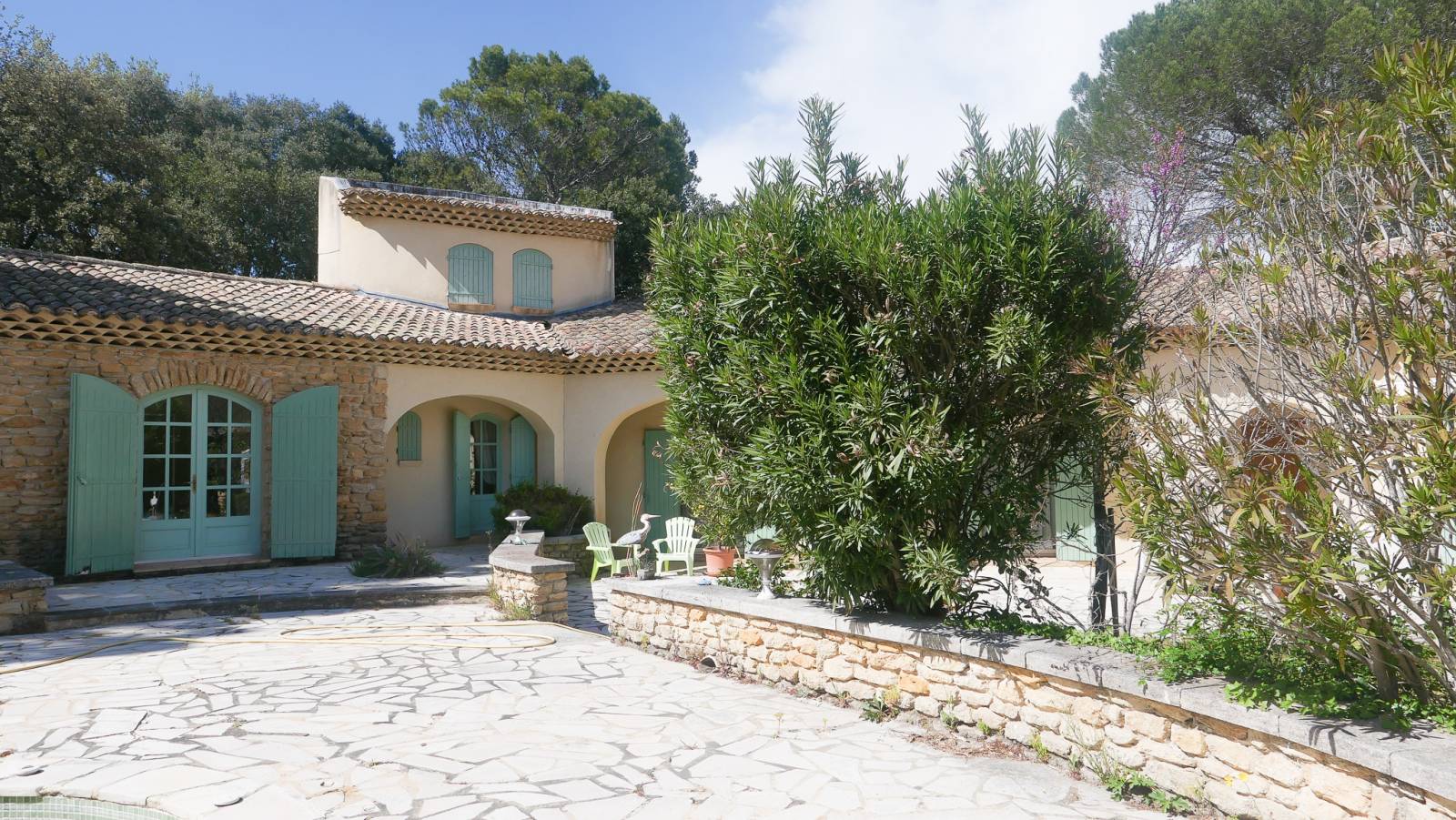 A vendre villa de bonne construction sur 5000m² de terrain clos   