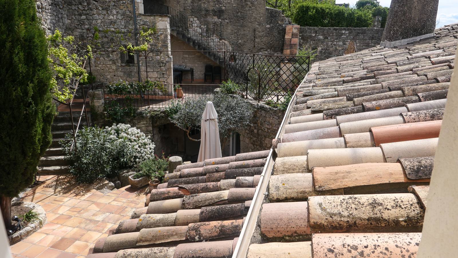 A vendre, Maison de village avec de grandes terrasses Drôme provençale La Garde Adhemar 