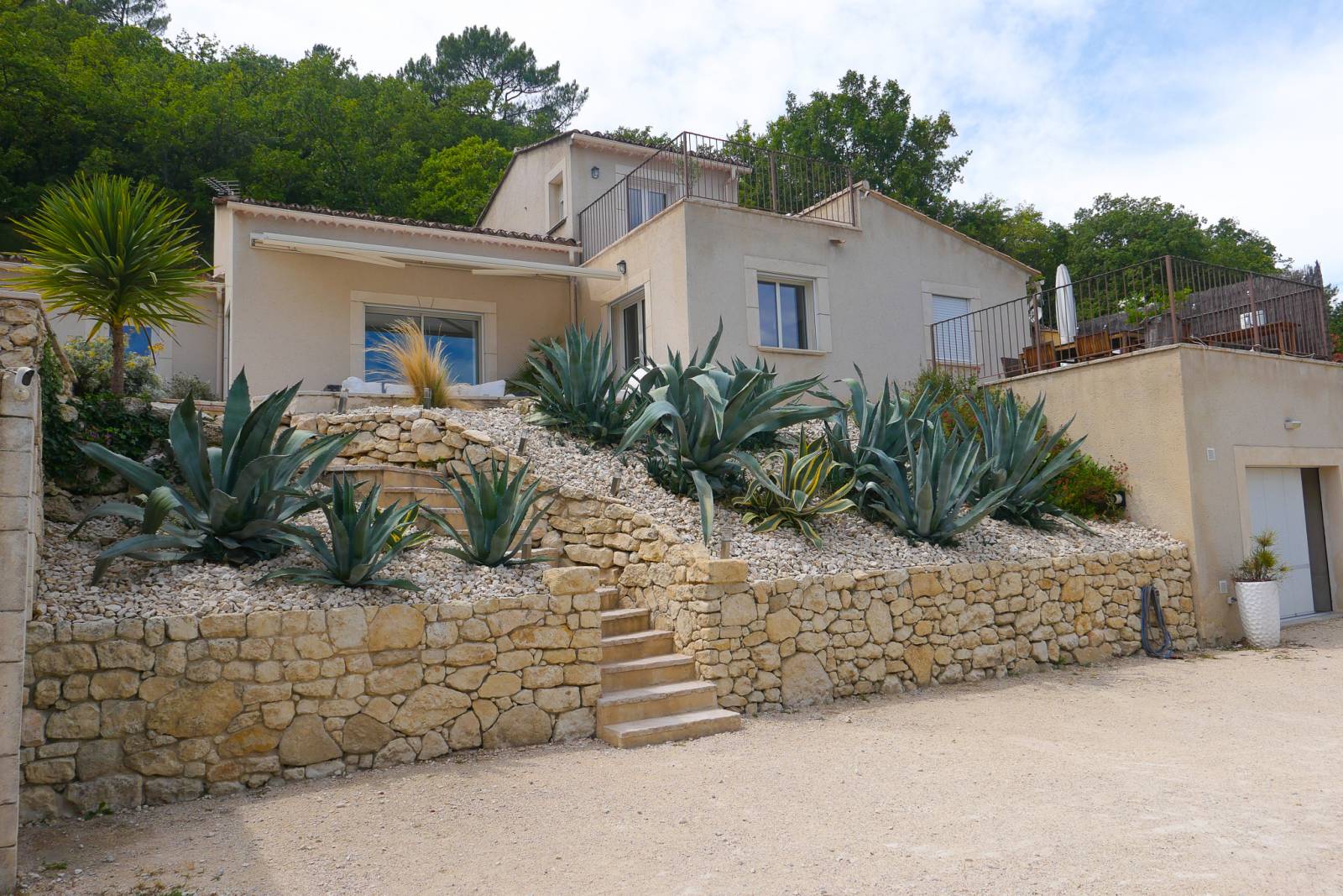 A vendre  villa Saint-Paul-Trois-Châteaux quartier calme 3 ch, piscine, vue