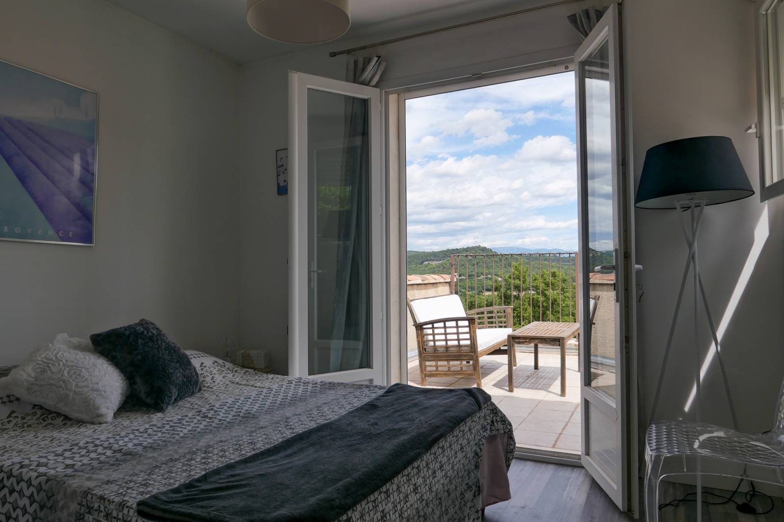 A vendre  villa Saint-Paul-Trois-Châteaux quartier calme 3 ch, piscine, vue