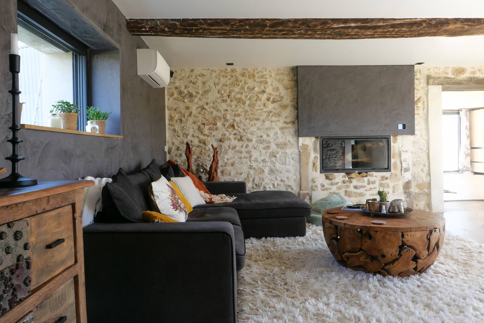 Réf- 4317-A vendre maison en pierre entièrement rénové Entre Bollène et Rochegude  