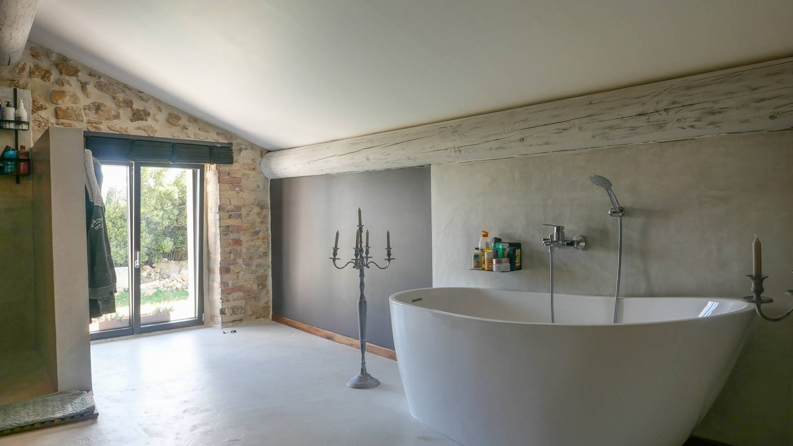 Réf- 4317-A vendre maison en pierre entièrement rénové Entre Bollène et Rochegude  