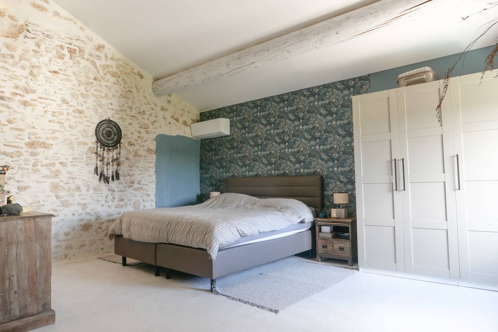 Réf- 4317-A vendre maison en pierre entièrement rénové Entre Bollène et Rochegude  