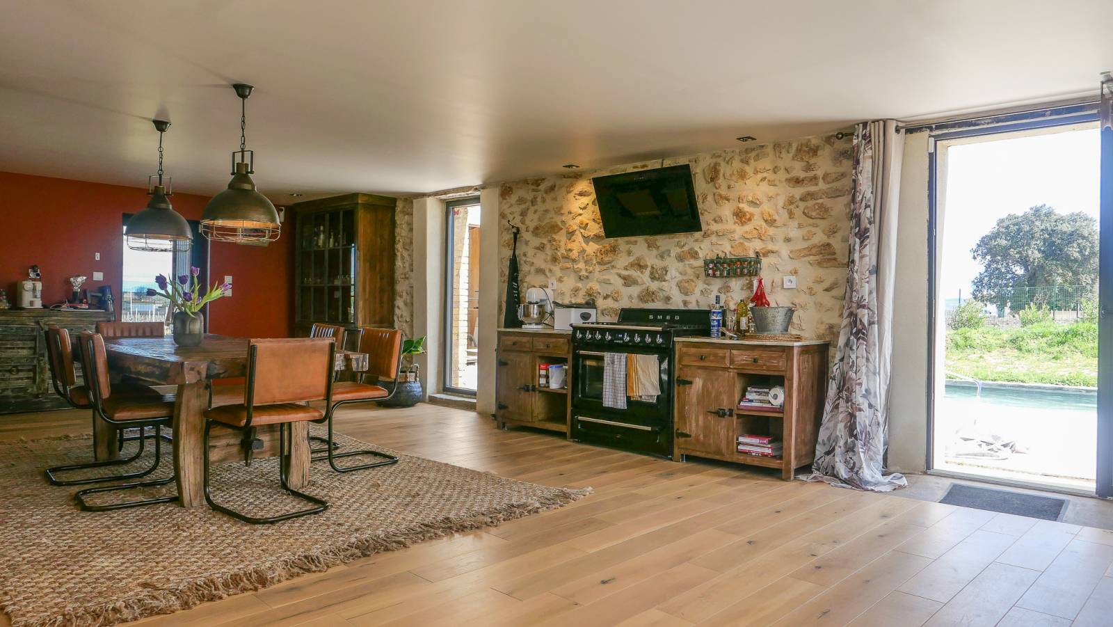 Réf- 4317-A vendre maison en pierre entièrement rénové Entre Bollène et Rochegude  