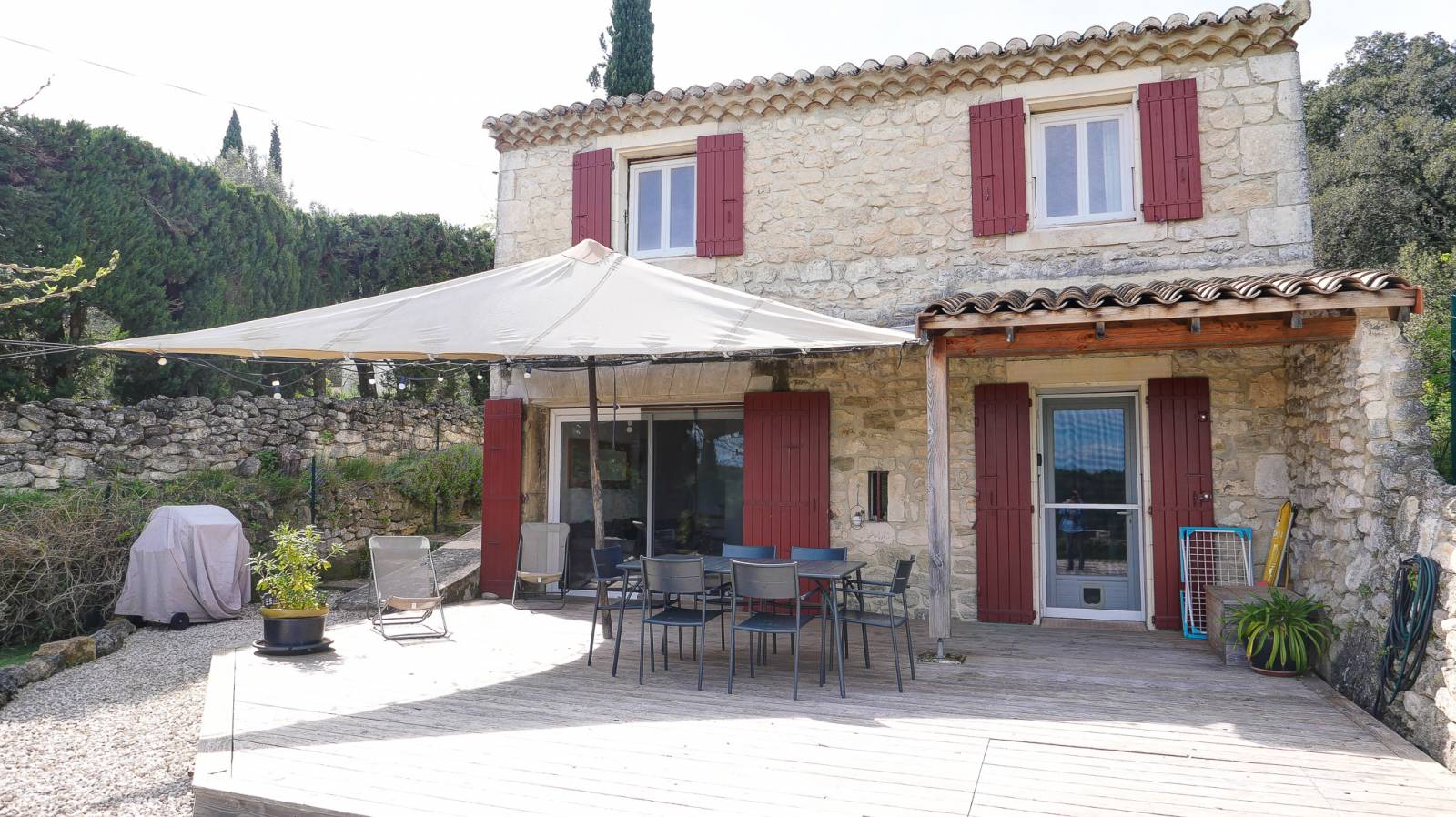 Joli pied à terre en Provence - St Restitut jardin et piscine, belle rénovation 