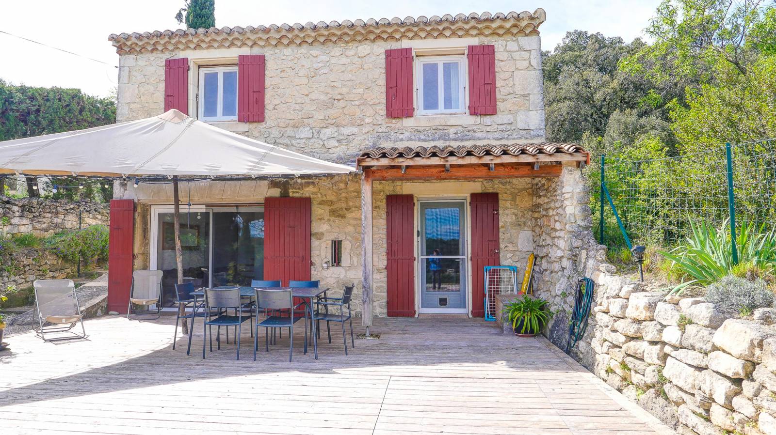 Joli pied à terre en Provence - St Restitut jardin et piscine, belle rénovation 