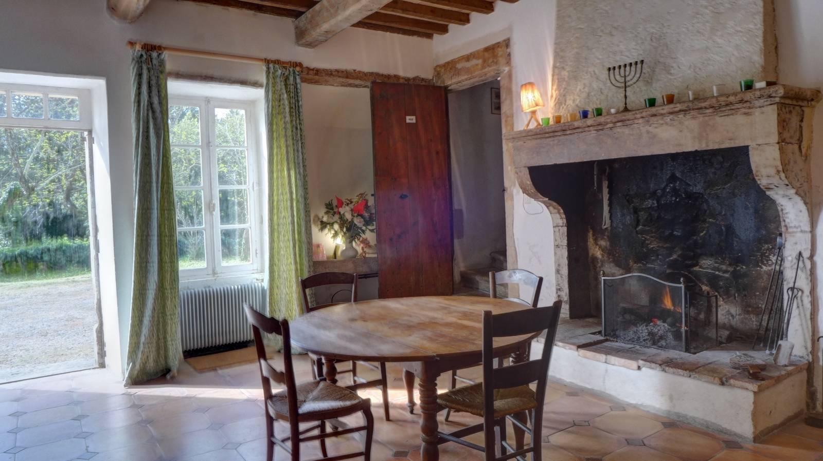 Propriété de Charme à Grignan en campagne ancienne magnannerie