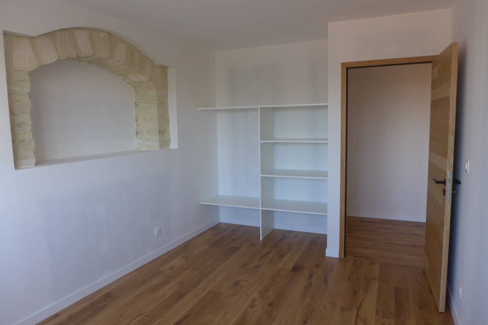 A vendre très bel appartement entièrement rénové avec charme et matériaux de qualité   