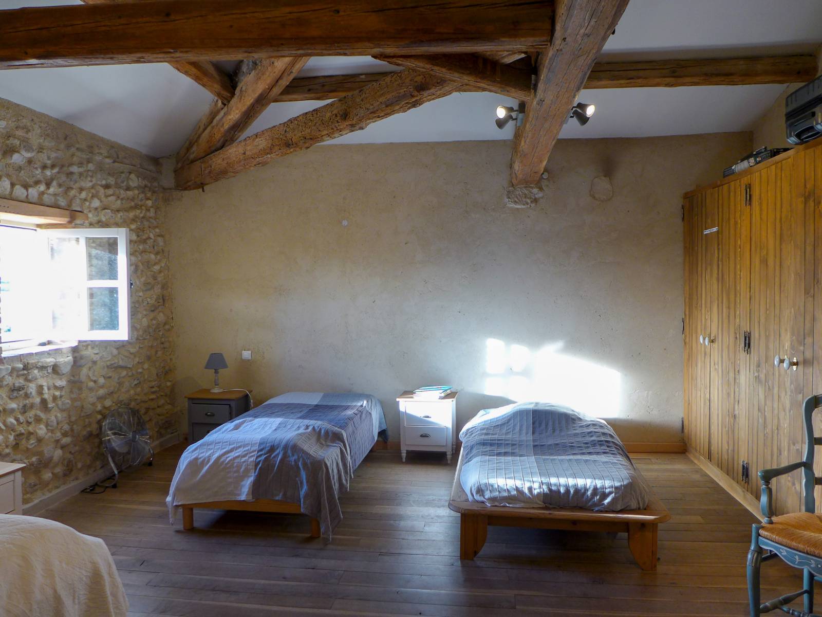 Partie de mas ancien restauré, 188 m2 copropriété en campagne Tulette  