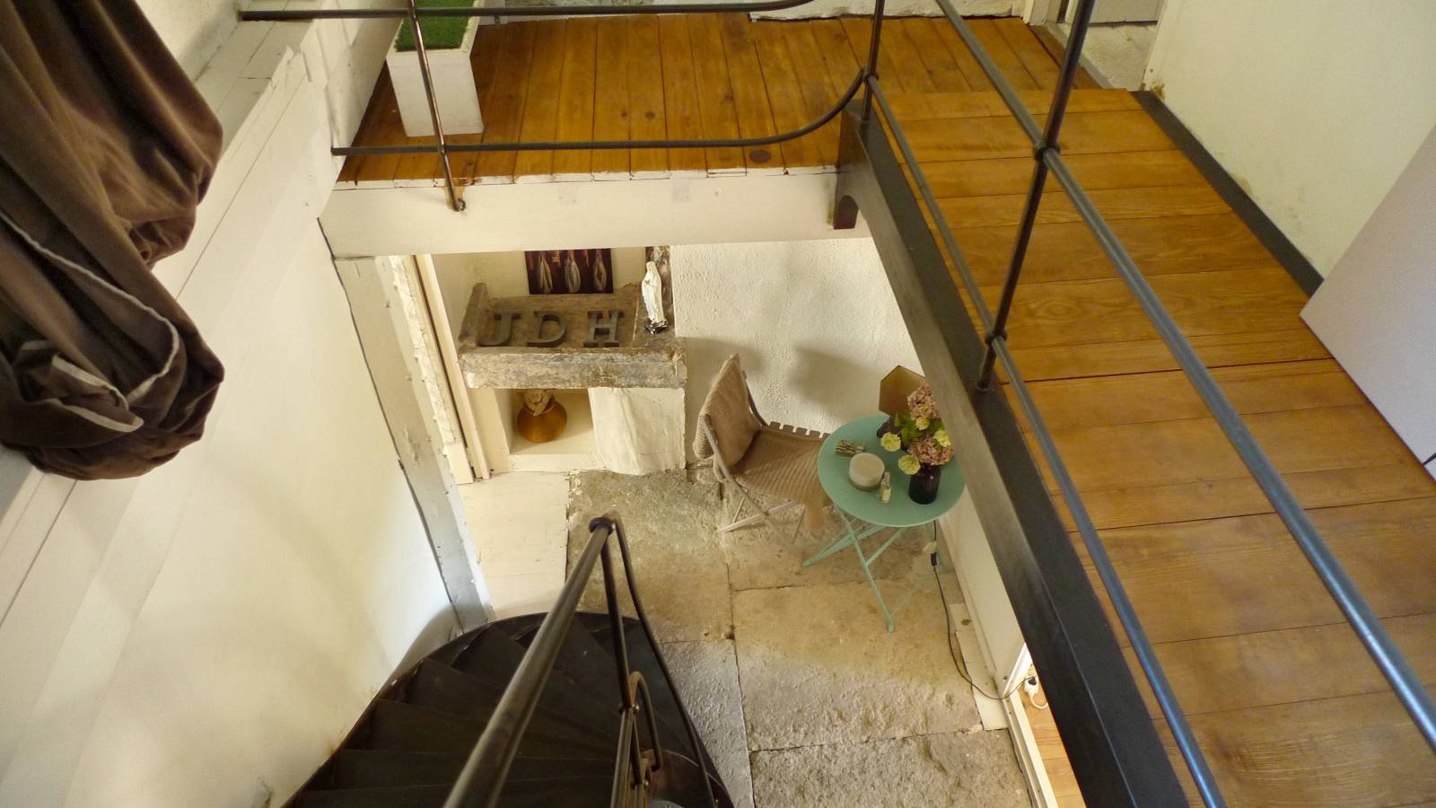 A vendre, Maison de village restaurée et meublée à Taulignan  terrasse tropézienne, 2 chambres