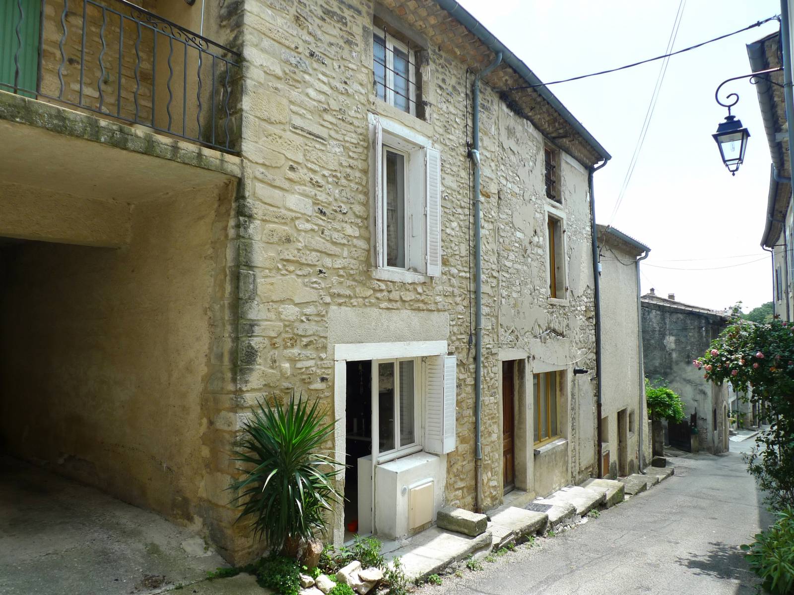 A vendre, Maison de village restaurée et meublée à Taulignan  terrasse tropézienne, 2 chambres