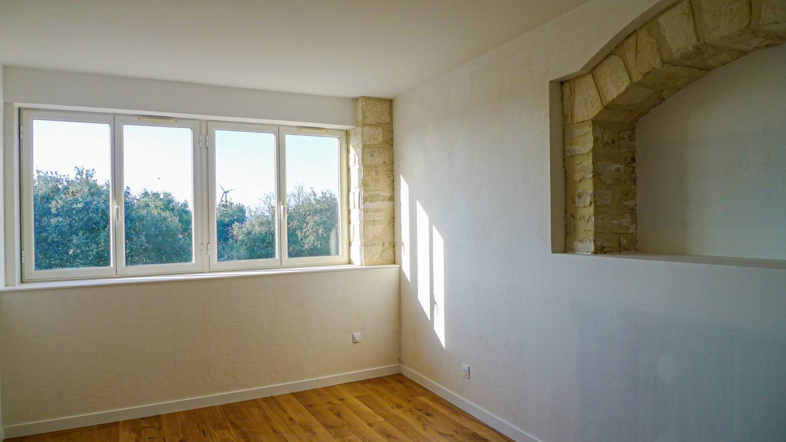 A vendre très bel appartement entièrement rénové avec charme et matériaux de qualité   