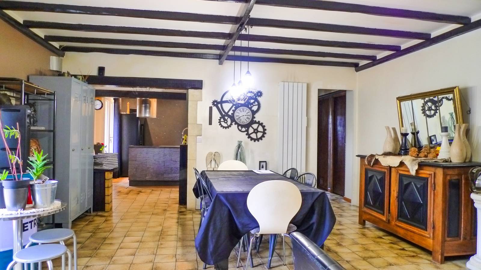 A vendre,  villa de plain pied dans bel environnement secteur Montségur sur Lauzon  