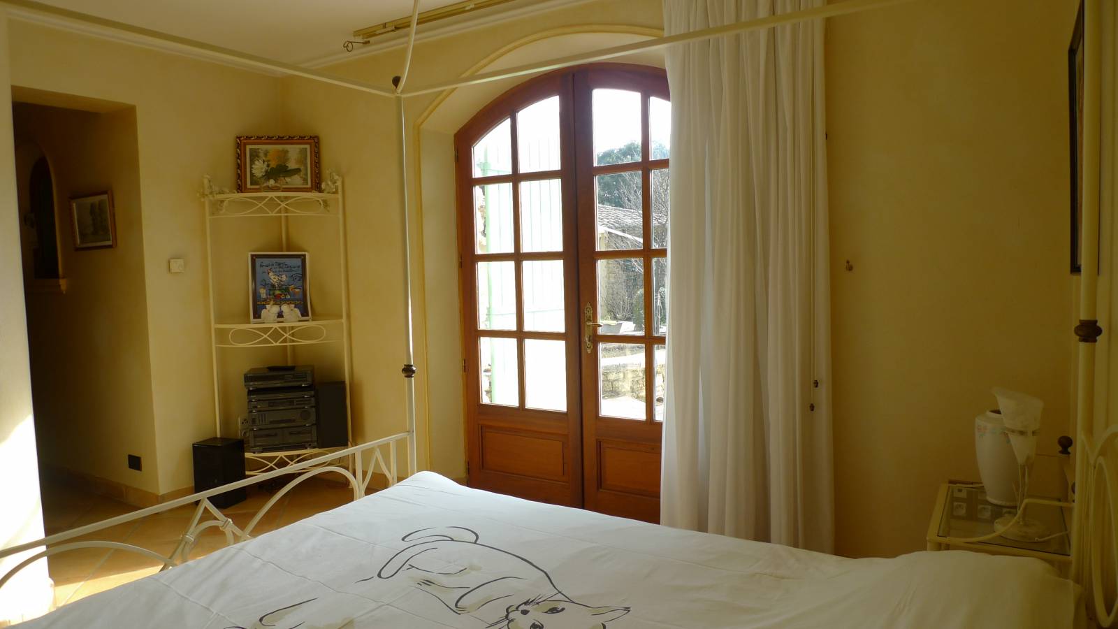 A vendre villa de bonne construction sur 5000m² de terrain clos   