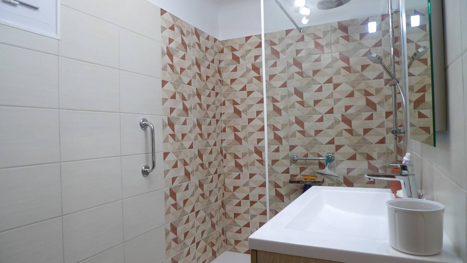 Jolie ferme en L sur 1ha de terrain Haut Vaucluse 1 gîte independant 