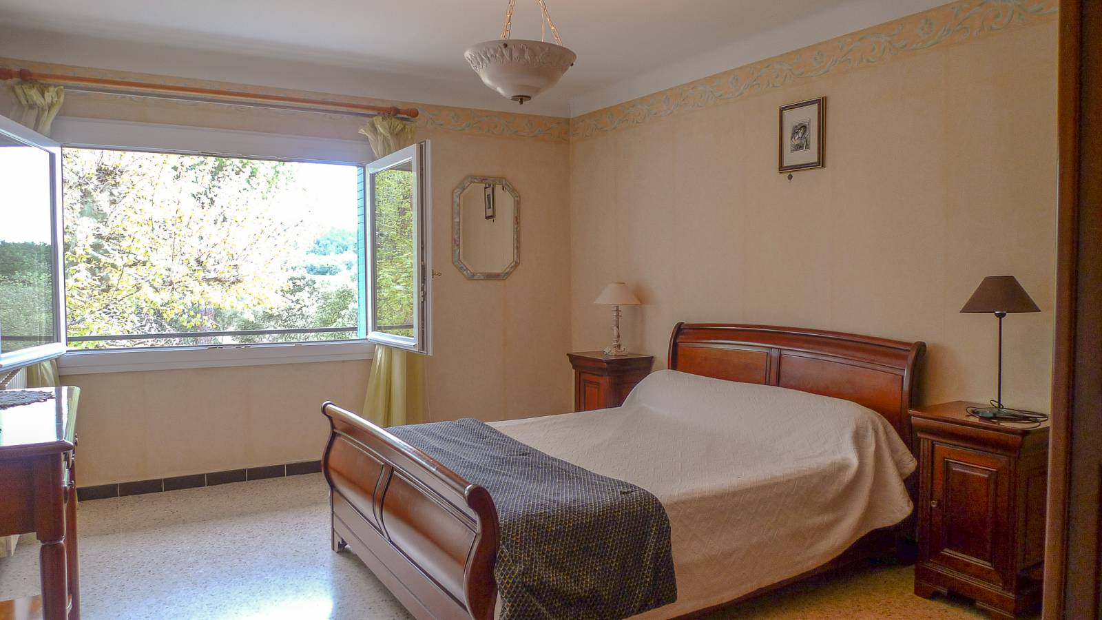 Jolie ferme en L sur 1ha de terrain Haut Vaucluse 1 gîte independant 