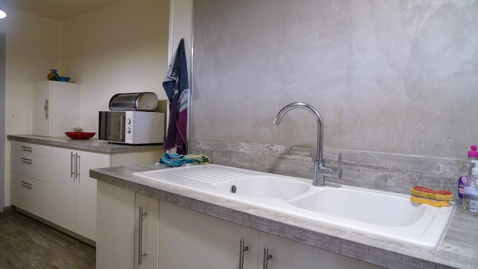 Jolie ferme en L sur 1ha de terrain Haut Vaucluse 1 gîte independant 