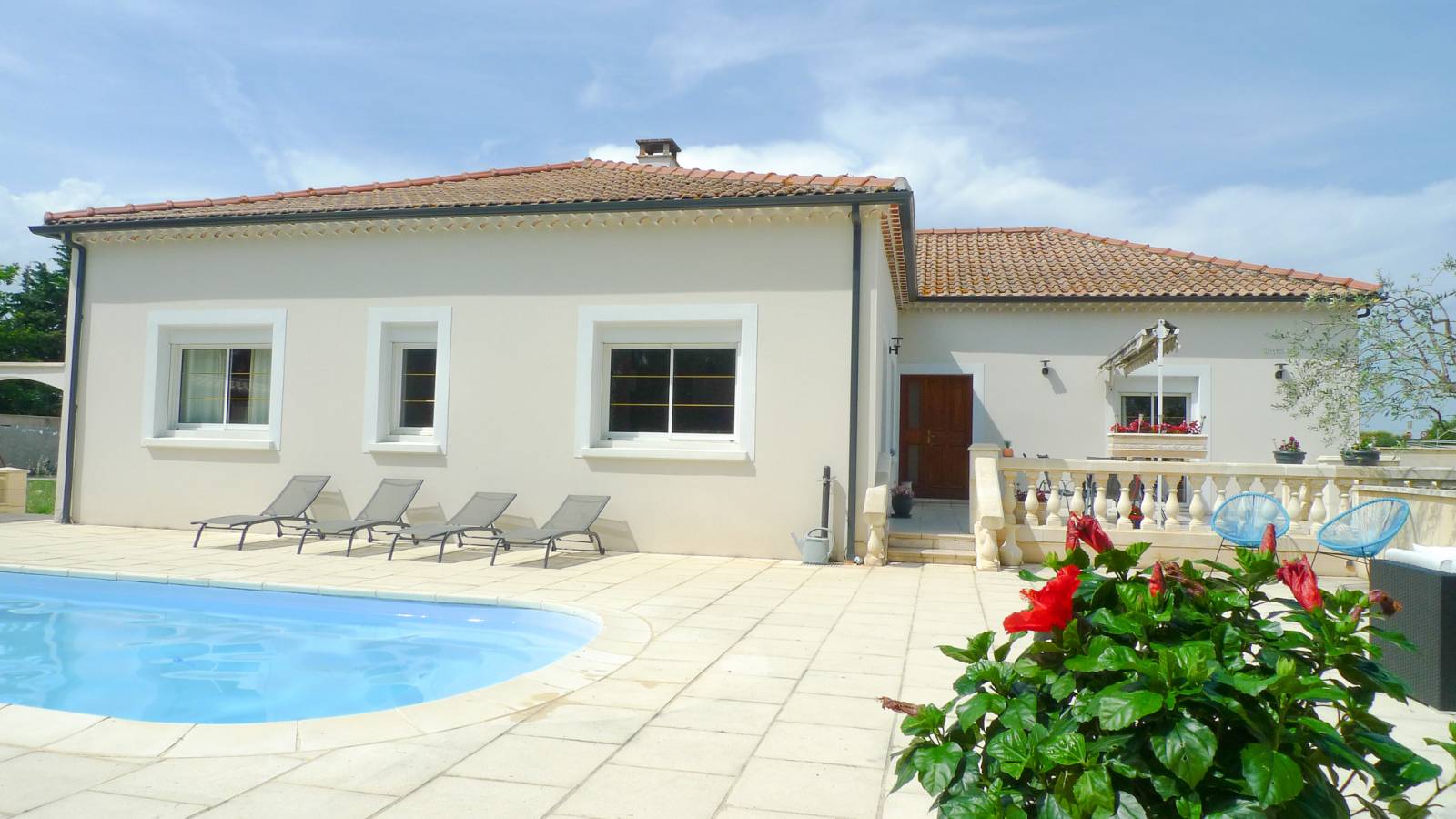 A vendre maison de plain pied avec piscine. Terrain 2885m² PIERRELATTE Campagne 