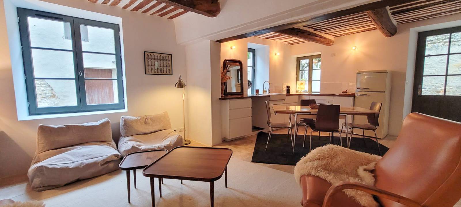 A vendre maison de village avec terrasse- dans secteur recherché Vaison La Romaine  