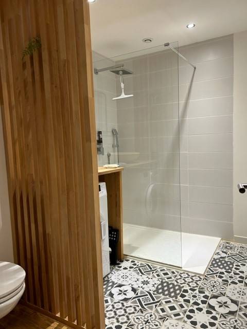 Joli pied à terre en Provence - St Restitut jardin et piscine, belle rénovation 