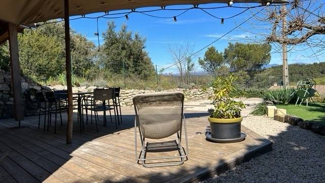 Joli pied à terre en Provence - St Restitut jardin et piscine, belle rénovation 