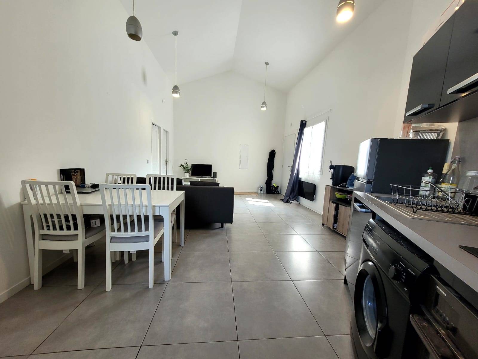 Appartement  avec terrasse à vendre proche centre ville ST PAUL TROIS CHATEAUX 