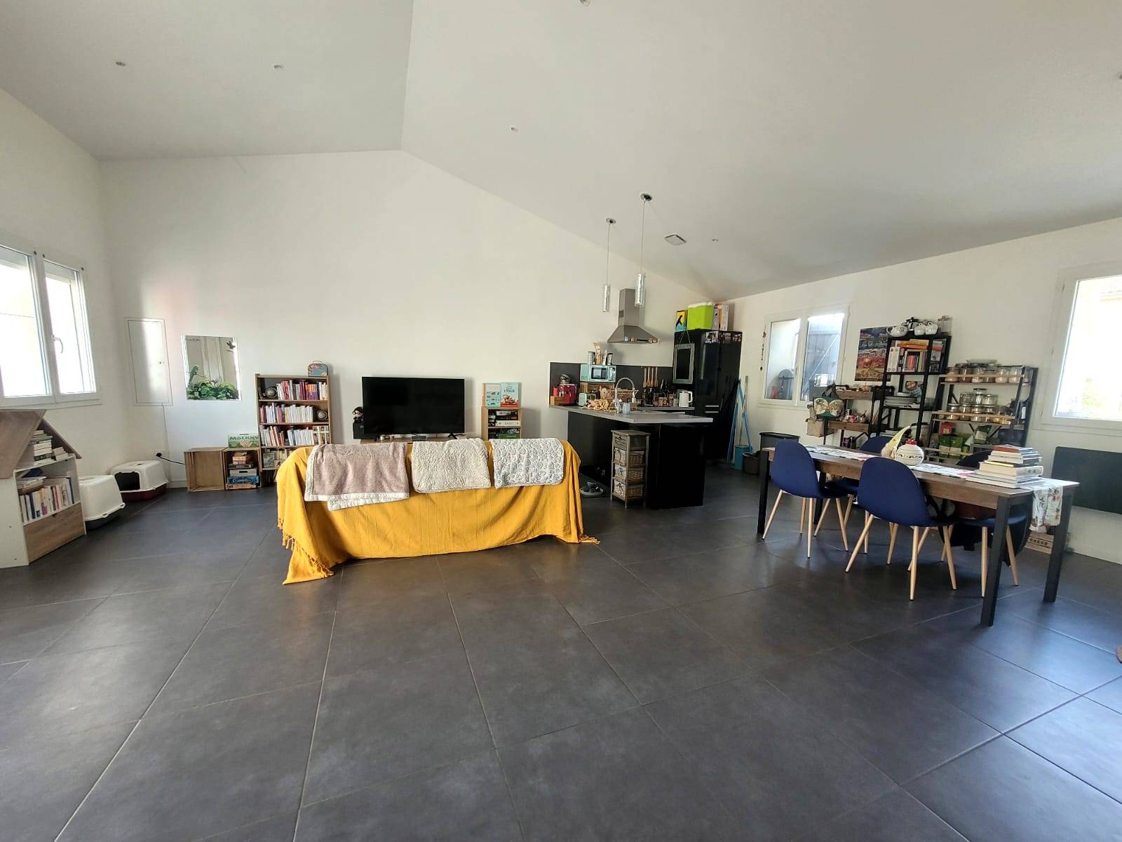 Appartement T3 avec terrasse dans résidence à 2 pas du centre ville Saint-Paul-Trois-Châteaux  