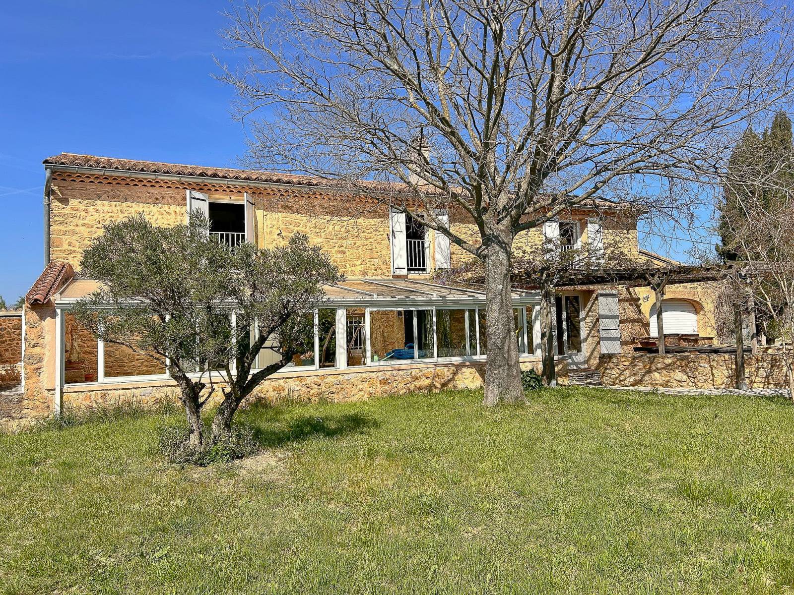 A vendre mas de caractère Suze la rousse campagne 