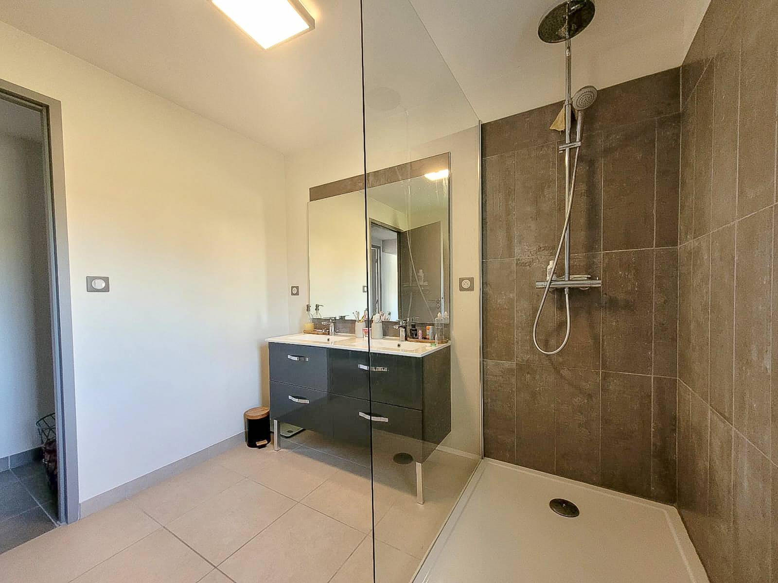 Maison de village avec rénovation soignée - 5 chambres Saint Just d'Ardèche  