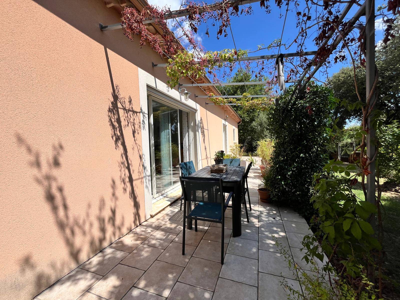 Villa de plain-pied avec rentabilité locative Suze-La-Rousse Quartier résidentiel calme 