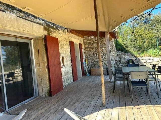 Joli pied à terre en Provence - St Restitut jardin et piscine, belle rénovation 