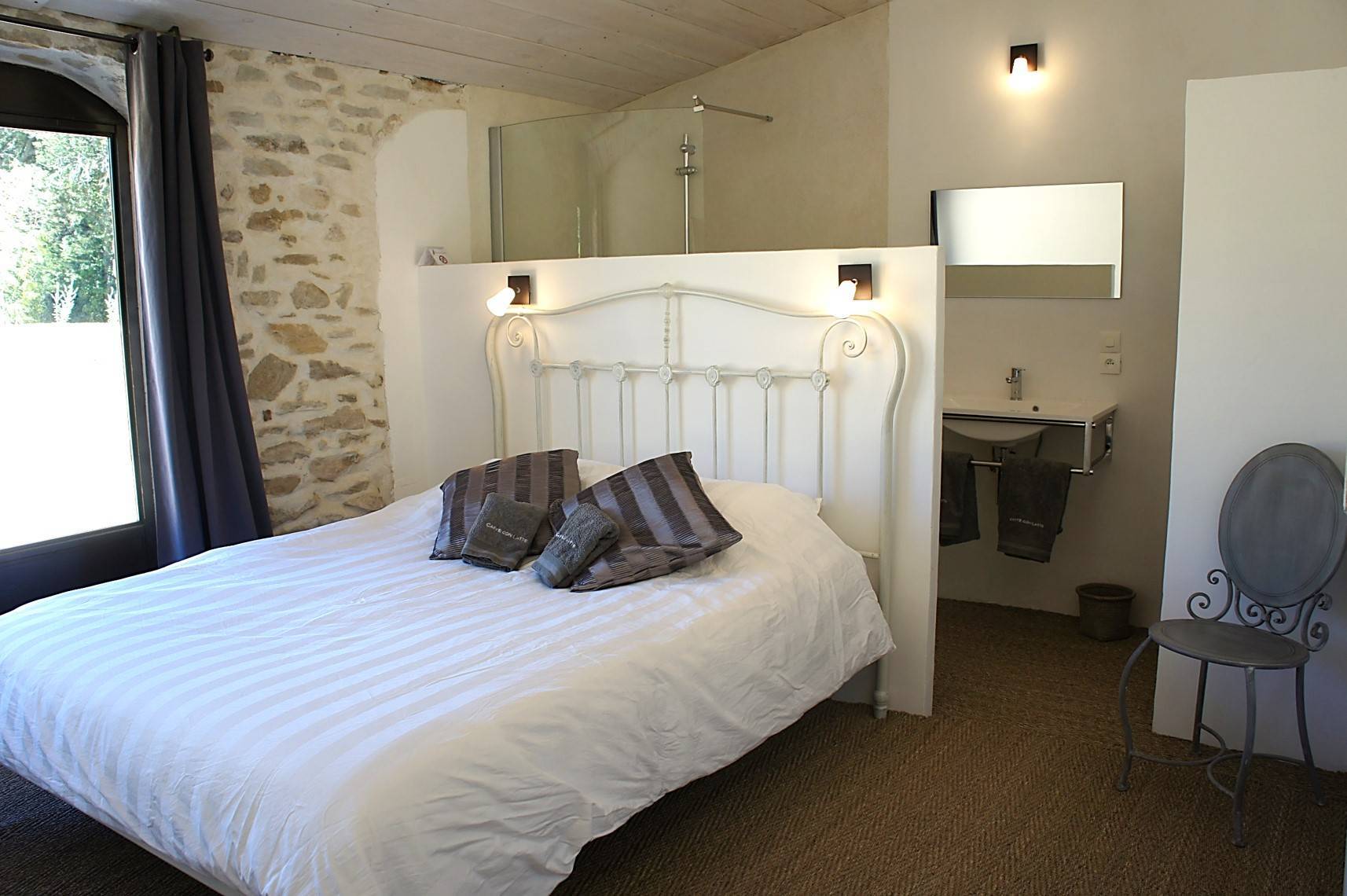 Mas Provencal avec piscine vendu par l'agence Christine Miranda à Uchaux