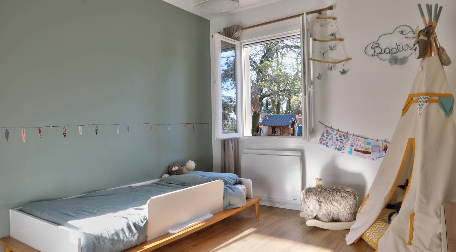 VILLA DE PLAIN PIED ROUSSAS EN DROME PROVENCALE Quartier résidentiel. Piscine