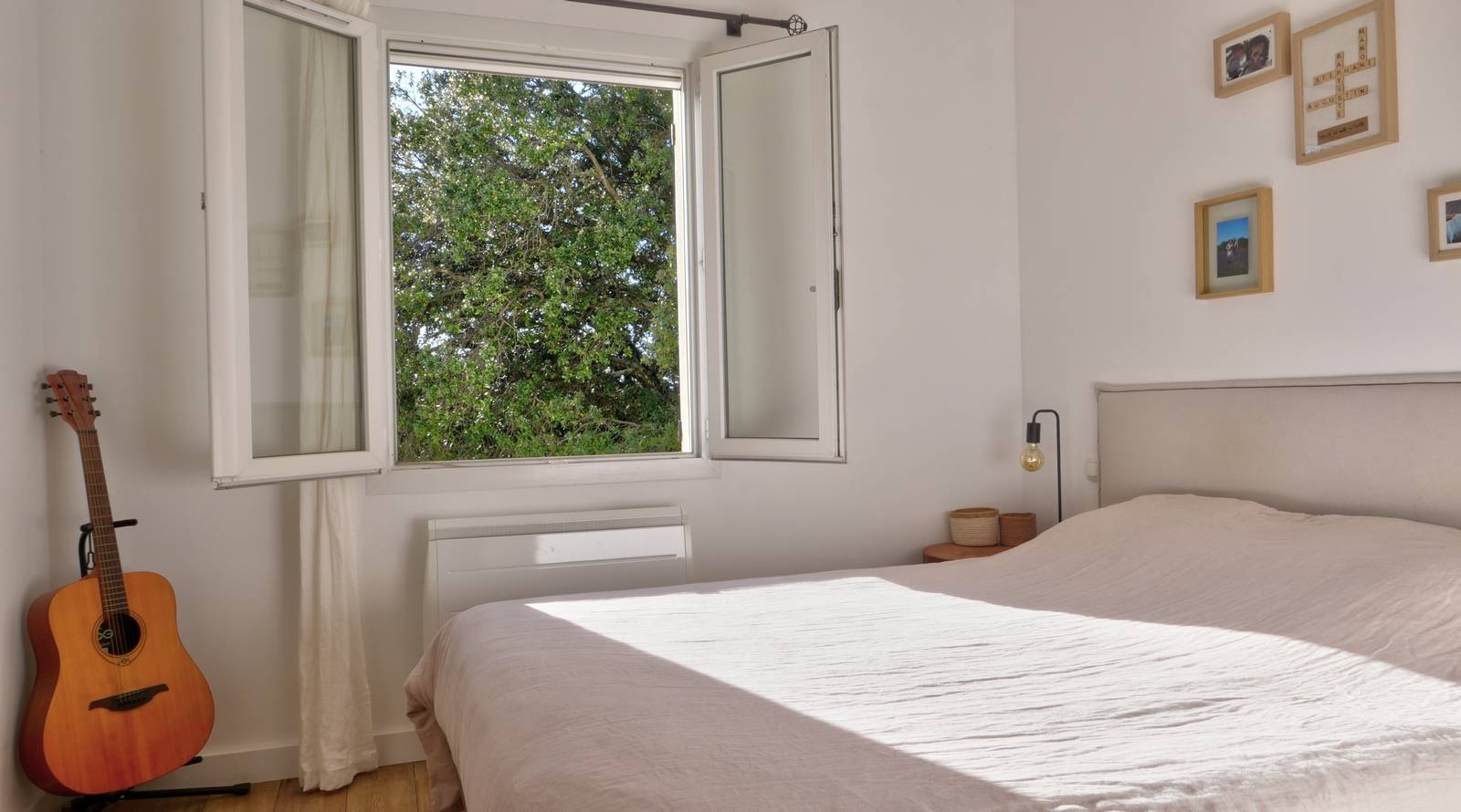 VILLA DE PLAIN PIED ROUSSAS EN DROME PROVENCALE Quartier résidentiel. Piscine